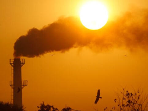 US cars, factories spew 5.38 bn tonnes of carbon dioxide in 2013 US cars, factories spew 5.38 bn tonnes of carbon dioxide in 2013