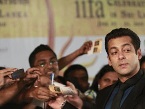 Not commitment phobic, just enjoying my single status: Salman Khan Not commitment phobic, just enjoying my single status: Salman Khan