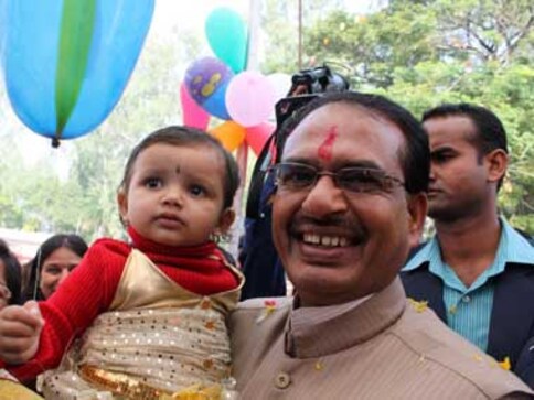 Shivraj seeks cash dole for rain-hit MP farmers, runs into election commission Shivraj seeks cash dole for rain-hit MP farmers, runs into election commission