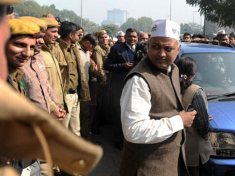 Somnath Bharti controversy: Kejriwal meets Delhi Lt Governor Somnath Bharti controversy: Kejriwal meets Delhi Lt Governor