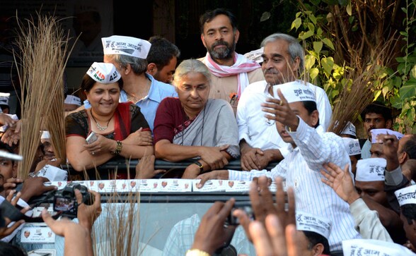 Photos: Yogendra Yadav, Medha Patkar lead AAP's morcha in Mumbai