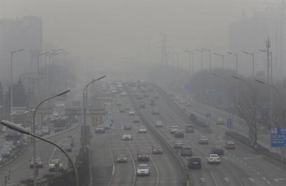 First "orange" pollution alert as smog rolls into Beijing First "orange" pollution alert as smog rolls into Beijing