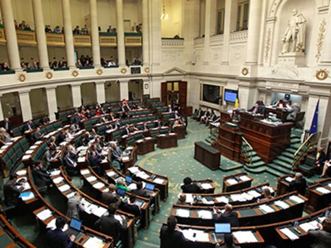 Belgian lawmakers extend euthanasia to children below 18