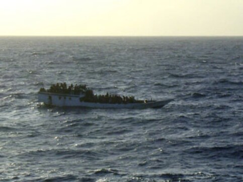 Aus navy forced refugees onto lifeboat and blew up ship: Indonesia Aus navy forced refugees onto lifeboat and blew up ship: Indonesia