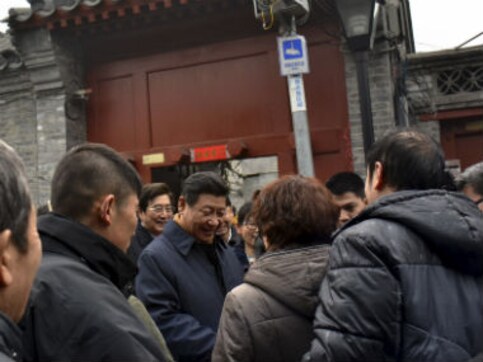 China: President Xi braves smog, takes a stroll in Beijing alley China: President Xi braves smog, takes a stroll in Beijing alley