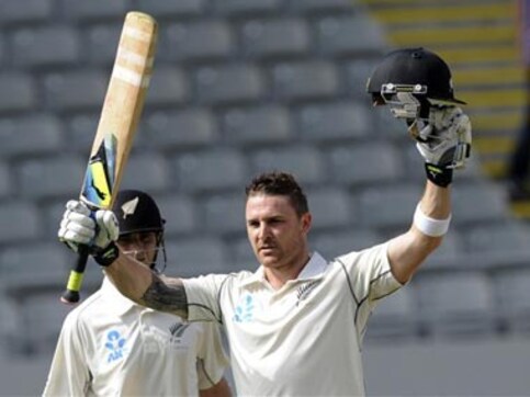 Indian bowlers struggle as Kiwis take control of first Test Indian bowlers struggle as Kiwis take control of first Test