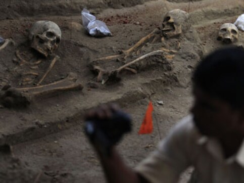 Sri Lanka: Mass grave with 80 bodies found in former LTTE bastion Sri Lanka: Mass grave with 80 bodies found in former LTTE bastion