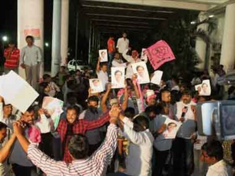 Can Seemandhra, Telangana MPs join hands for Andhra? Can Seemandhra, Telangana MPs join hands for Andhra?