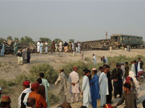 Pakistan: 8 dead, 20 injured as bomb derails train Pakistan: 8 dead, 20 injured as bomb derails train