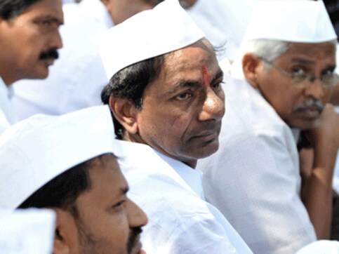 TRS chief K Chandrasekhar Rao meets Rahul Gandhi TRS chief K Chandrasekhar Rao meets Rahul Gandhi