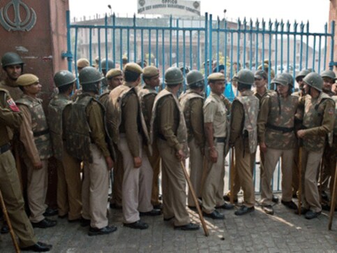 Action against 4 Delhi Police officials for helping criminals Action against 4 Delhi Police officials for helping criminals