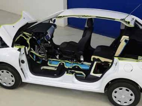 Wonder car: Peugeot's hybrid car that runs on air to hit streets in 2015 Wonder car: Peugeot's hybrid car that runs on air to hit streets in 2015