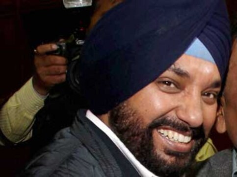 Kejriwal should apologise for not sacking Bharti: Congress Kejriwal should apologise for not sacking Bharti: Congress