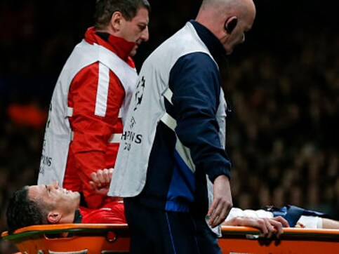 Man Utd suffer hammer blow, RVP ruled out for up to six weeks Man Utd suffer hammer blow, RVP ruled out for up to six weeks