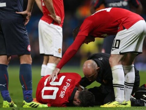 Injured Van Persie to undergo second scan on knee Injured Van Persie to undergo second scan on knee