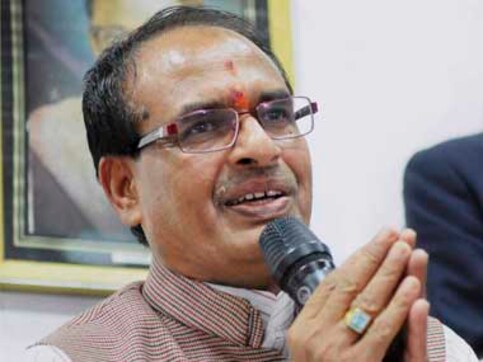 Congress, BJP try to make hay as farmers weep in MP Congress, BJP try to make hay as farmers weep in MP