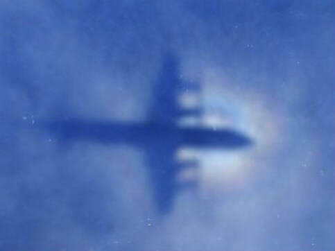 Hunt for MH370 'pings' to go on for days, says Australia Hunt for MH370 'pings' to go on for days, says Australia