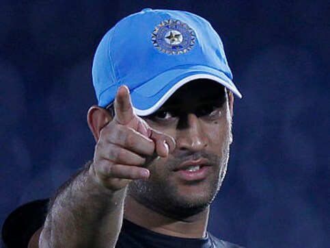 Dhoni wins UK's Asian award for outstanding achievement in sports Dhoni wins UK's Asian award for outstanding achievement in sports