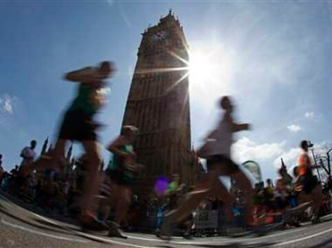 42-year-old dies after completing London Marathon 42-year-old dies after completing London Marathon