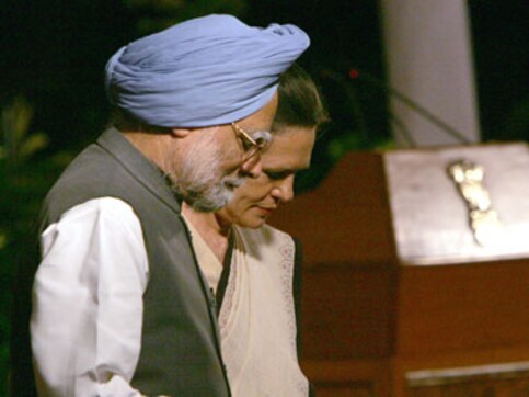 In Baru's footsteps: Now ex-coal secy Parakh embarrasses PM In Baru's footsteps: Now ex-coal secy Parakh embarrasses PM