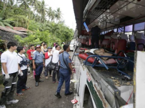 Philippines: 5 dead, 15 injured in bus accident Philippines: 5 dead, 15 injured in bus accident