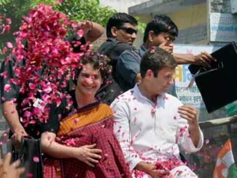 Rahul joins Priyanka in attacking Modi on snoopgate Rahul joins Priyanka in attacking Modi on snoopgate