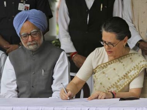 New book reveals: MMS allowed himself to look like Sonia's patsy New book reveals: MMS allowed himself to look like Sonia's patsy