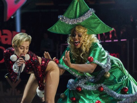 Miley Cyrus wins best celebrity dance title for her twerks Miley Cyrus wins best celebrity dance title for her twerks