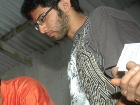 Aditya Thackeray apologises for anti-Gujarati remarks Aditya Thackeray apologises for anti-Gujarati remarks