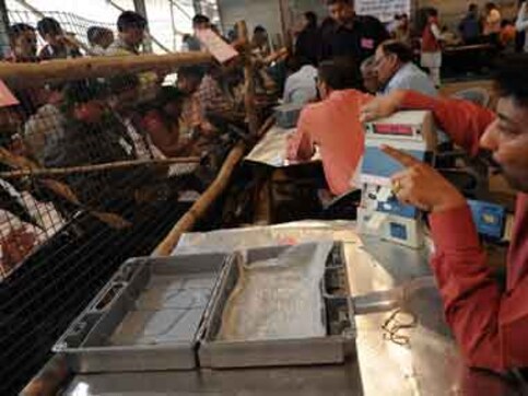 Jayanagar Assembly election: Counting of votes begins, Congress candidate Sowmya Reddy takes early lead Jayanagar Assembly election: Counting of votes begins, Congress candidate Sowmya Reddy takes early lead