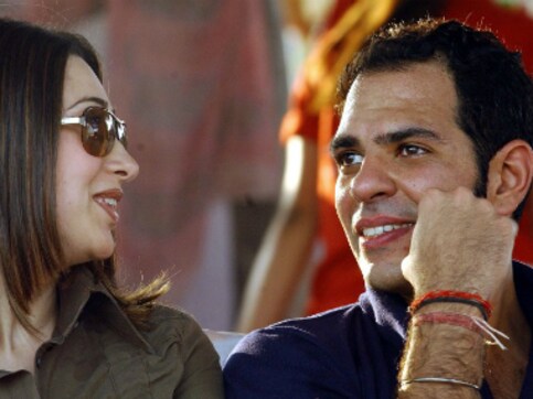 Karisma Kapoor's estranged husband seeks custody of kids Karisma Kapoor's estranged husband seeks custody of kids