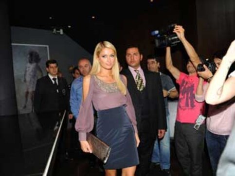 Footwear company sues Paris Hilton for $2 million Footwear company sues Paris Hilton for $2 million