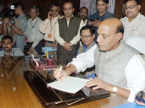 Rajnath takes charge as Home Minister, pays tribute to Sardar Patel Rajnath takes charge as Home Minister, pays tribute to Sardar Patel