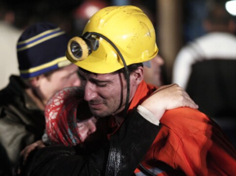 Turkey mourns victims of coal mine explosion Turkey mourns victims of coal mine explosion