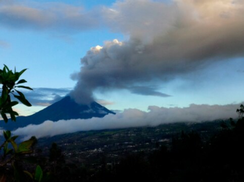 Shiveluch volcano in Russia spews ash up to 10 km height Shiveluch volcano in Russia spews ash up to 10 km height