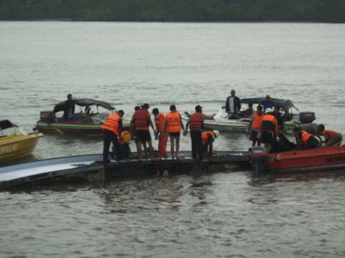 Boat capsizes near Dhaka: 200 on board, 6 confirmed dead Boat capsizes near Dhaka: 200 on board, 6 confirmed dead