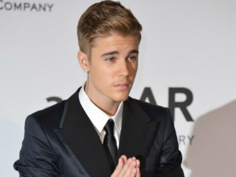 Bieber is not a racist but a naive child, says Usher Bieber is not a racist but a naive child, says Usher
