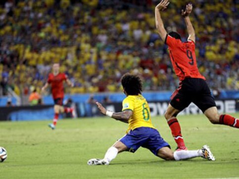 Think Fred's dive was bad? Check out Marcelo's samba version Think Fred's dive was bad? Check out Marcelo's samba version