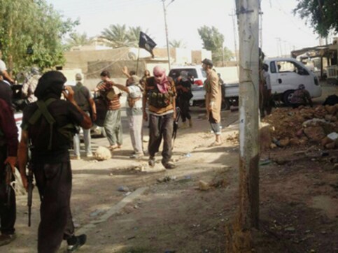 West evacuates embassy staff after mass execution of Iraqi troops West evacuates embassy staff after mass execution of Iraqi troops