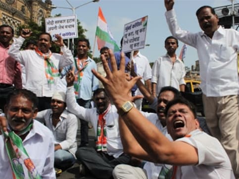 Awaiting rollback of rail fare hike, Mumbai's commuters say BJP betrayed them Awaiting rollback of rail fare hike, Mumbai's commuters say BJP betrayed them