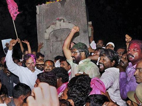 Prez rule revoked in Telangana, to continue in AP for a week Prez rule revoked in Telangana, to continue in AP for a week