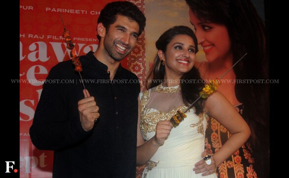 Parineeti-Aditya feast on kebabs at the trailer launch of Daawat-e-Ishq Parineeti-Aditya feast on kebabs at the trailer launch of Daawat-e-Ishq