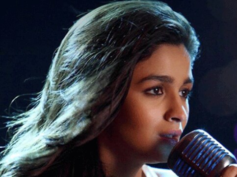 Not worried about comparisons with Shraddha's 'Galliyan' song: Alia Bhatt Not worried about comparisons with Shraddha's 'Galliyan' song: Alia Bhatt