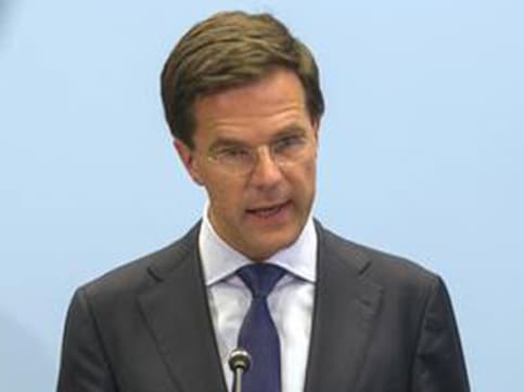 Dutch PM expresses shock over disrespectful behaviour at MH17 crash site Dutch PM expresses shock over disrespectful behaviour at MH17 crash site