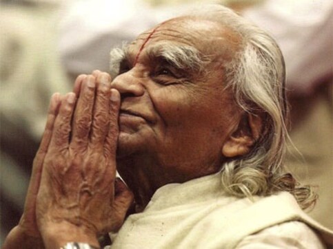 A true Giant has passed away: Twitter mourns BKS Iyengar's death A true Giant has passed away: Twitter mourns BKS Iyengar's death