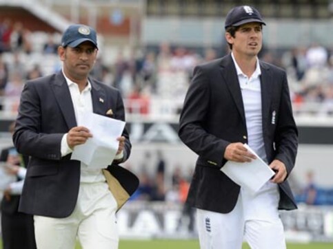 Dhoni must stop going around in circles for India to go back to Test No. 1 Dhoni must stop going around in circles for India to go back to Test No. 1