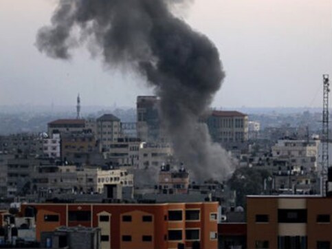 Israel pounds Gaza after border clashes between troops, Palestinian protesters leave dozens injured Israel pounds Gaza after border clashes between troops, Palestinian protesters leave dozens injured