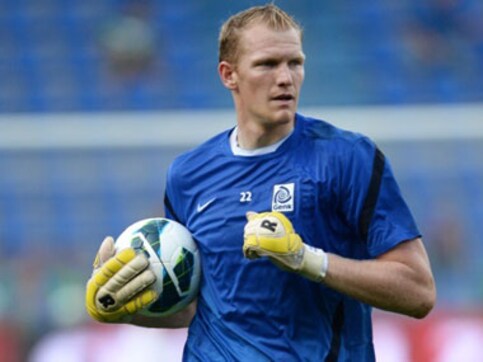 Delhi Dynamos sign world's tallest footballer for ISL 2014 Delhi Dynamos sign world's tallest footballer for ISL 2014