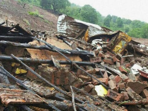 Pune landslide toll climbs to 136, officials begin sanitising area amid heavy rain Pune landslide toll climbs to 136, officials begin sanitising area amid heavy rain