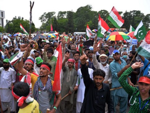 Pakistan: Chaos grips Islamabad after protesters storm PTV complex, secretariat Pakistan: Chaos grips Islamabad after protesters storm PTV complex, secretariat